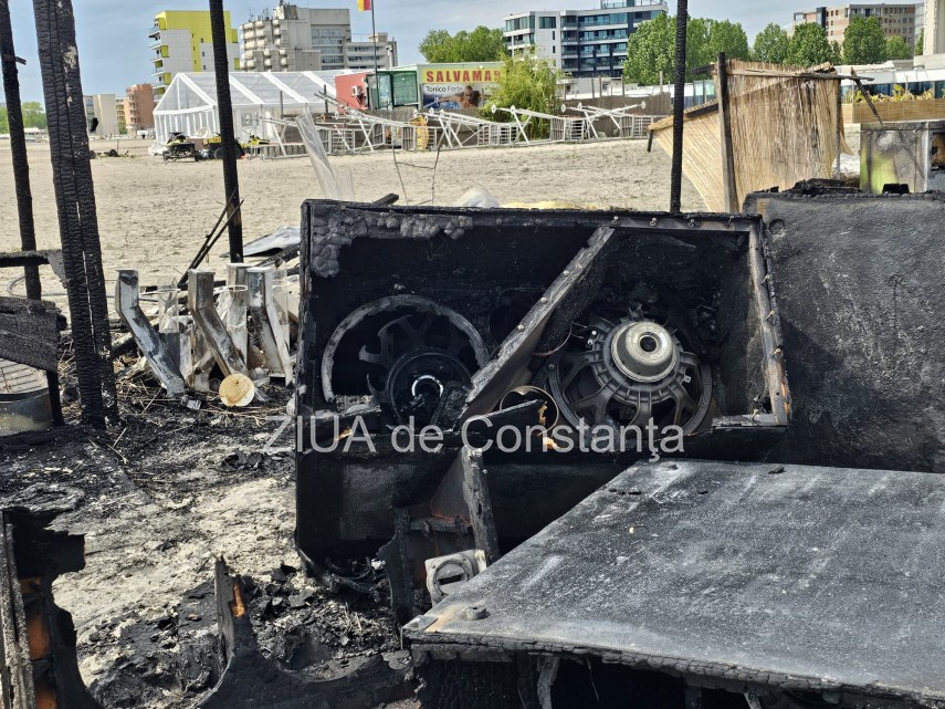 stiri constanta foto video imaginea dezastrului dupa ce beach barul clubului argo a fost mistuit de flacari stiri constanta foto video imaginea dezastrului dupa ce beach barul clubului argo a fost mistuit de flacari