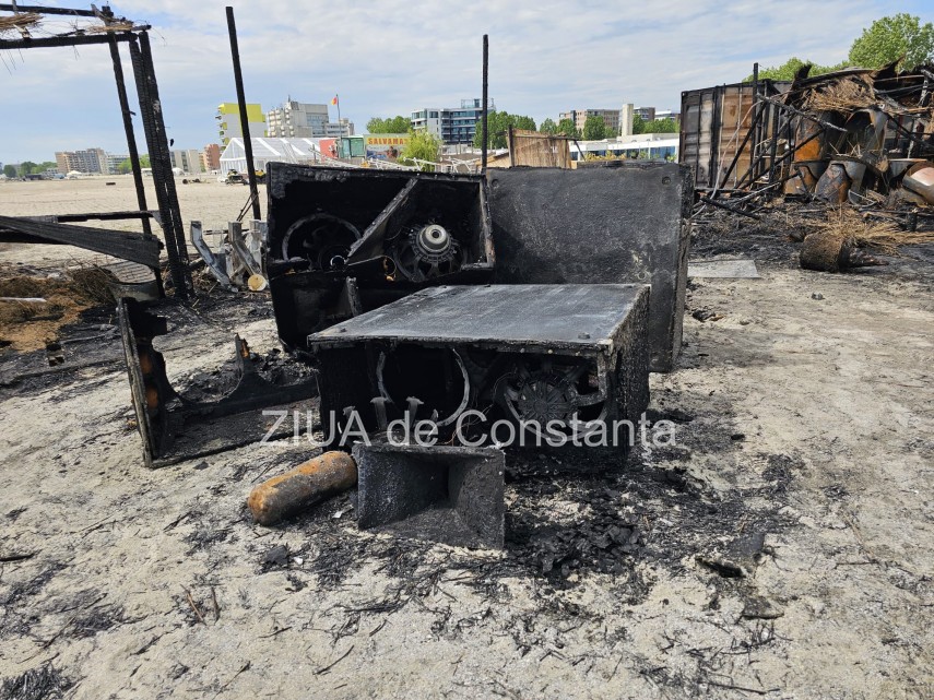 stiri constanta foto video imaginea dezastrului dupa ce beach barul clubului argo a fost mistuit de flacari stiri constanta foto video imaginea dezastrului dupa ce beach barul clubului argo a fost mistuit de flacari