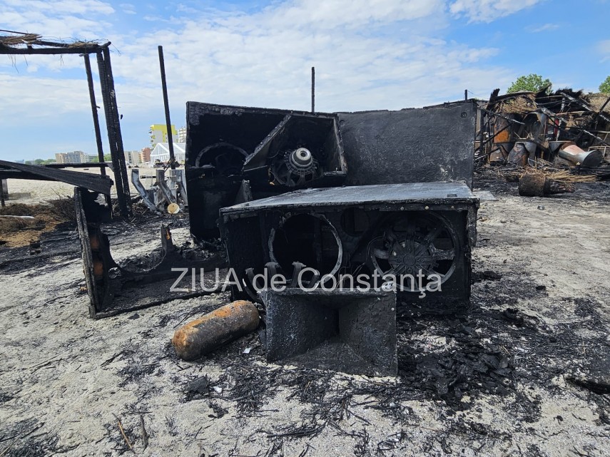 stiri constanta foto video imaginea dezastrului dupa ce beach barul clubului argo a fost mistuit de flacari stiri constanta foto video imaginea dezastrului dupa ce beach barul clubului argo a fost mistuit de flacari