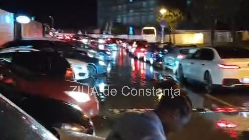 foto video petrecere in strada sub cod galben portul tomis a fost paralizat de o ploaie torentiala iar foto video petrecere in strada sub cod galben portul tomis a fost paralizat de o ploaie torentiala iar