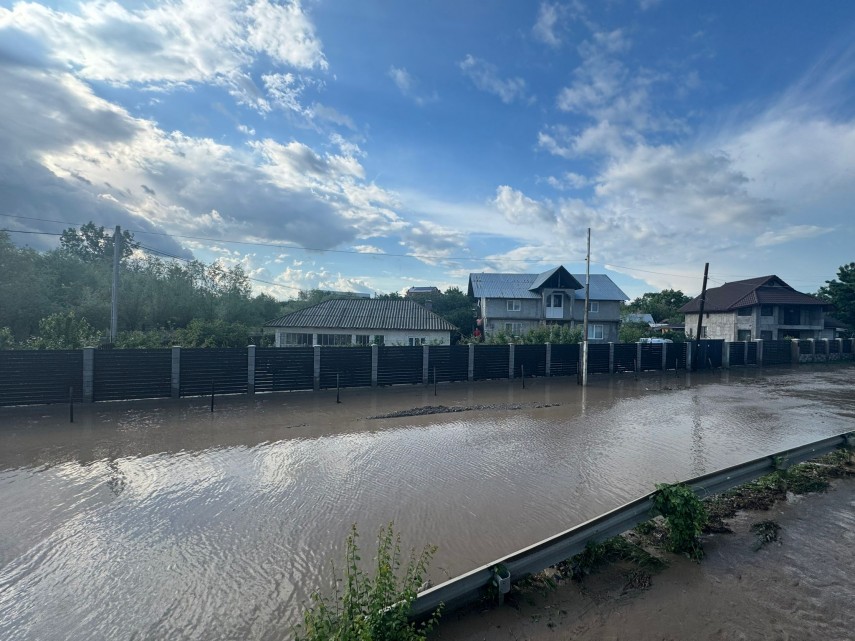 stiri romania curti si gospodarii inundate in urma precipitatiilor abundente foto 939541 stiri romania curti si gospodarii inundate in urma precipitatiilor abundente foto 939541