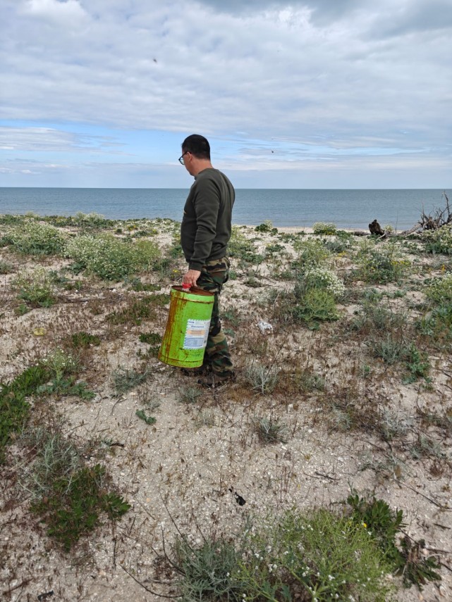 curatenie in delta dunarii foto canale deblocate pentru barci si saci cu deseuri stransi de pe plajele curatenie in delta dunarii foto canale deblocate pentru barci si saci cu deseuri stransi de pe plajele