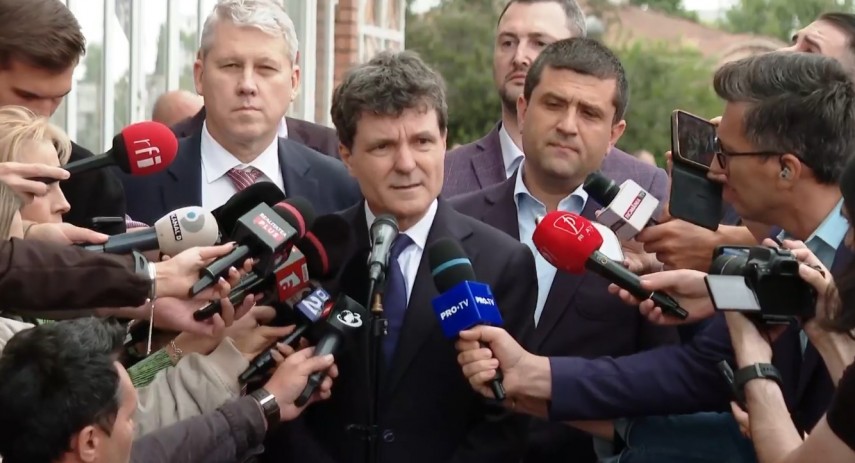 Sursă foto: Captură video LIVE Facebook/Nicușor Dan
