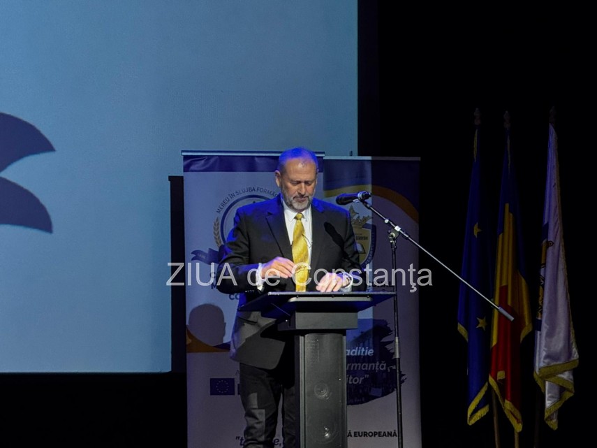 prof. univ. dr. Bogdan Ștefănescu, cadru didactic în cadrul Facultății de Litere, Universitatea din București