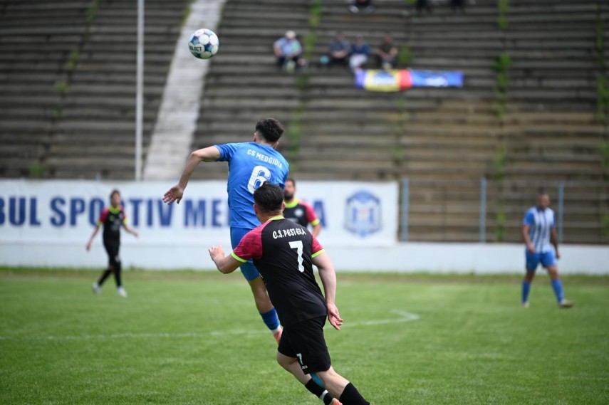liga a 5 a constanta campioana in seria vest cs medgidia a primit trofeul medaliile si tricourile de liga a 5 a constanta campioana in seria vest cs medgidia a primit trofeul medaliile si tricourile de