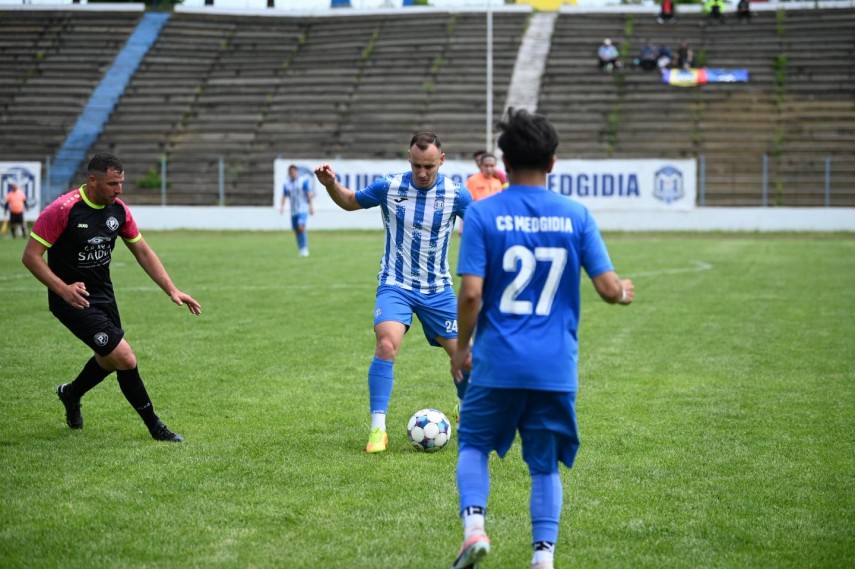 liga a 5 a constanta campioana in seria vest cs medgidia a primit trofeul medaliile si tricourile de liga a 5 a constanta campioana in seria vest cs medgidia a primit trofeul medaliile si tricourile de