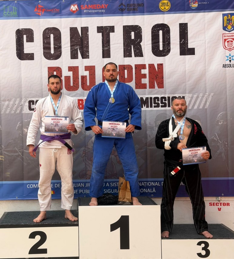 foto politisti din cadrul ipj constanta pe podiumul competitiei de brazilian jiu jitsu control bjj open foto politisti din cadrul ipj constanta pe podiumul competitiei de brazilian jiu jitsu control bjj open