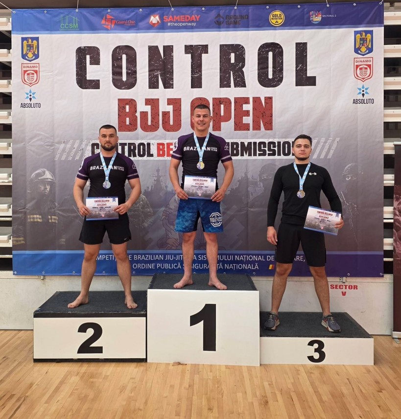 foto politisti din cadrul ipj constanta pe podiumul competitiei de brazilian jiu jitsu control bjj open foto politisti din cadrul ipj constanta pe podiumul competitiei de brazilian jiu jitsu control bjj open