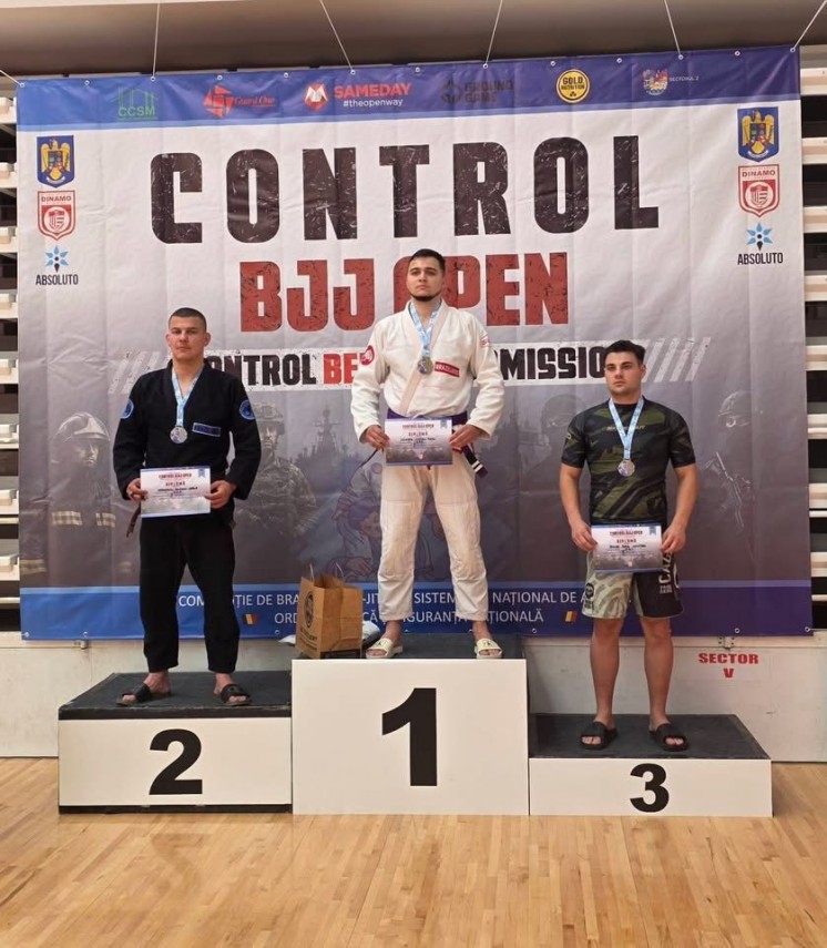 foto politisti din cadrul ipj constanta pe podiumul competitiei de brazilian jiu jitsu control bjj open foto politisti din cadrul ipj constanta pe podiumul competitiei de brazilian jiu jitsu control bjj open