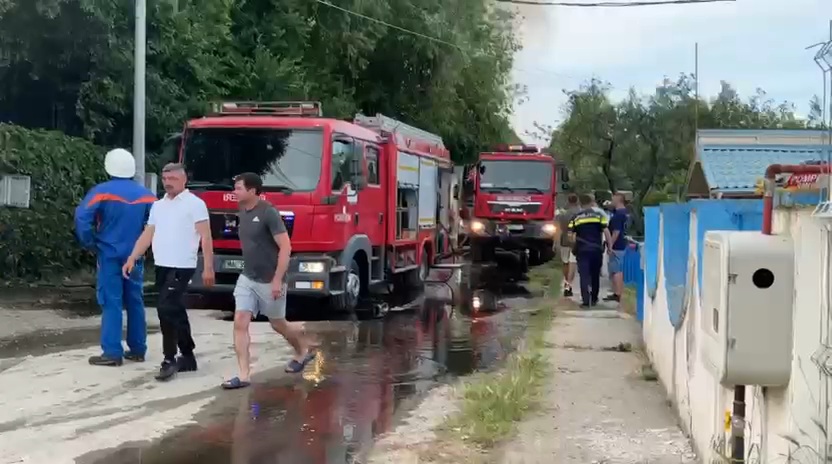stiri constanta azi incendiu la costinesti pompierii au intervenit cu trei autospeciale si o autoscara stiri constanta azi incendiu la costinesti pompierii au intervenit cu trei autospeciale si o autoscara