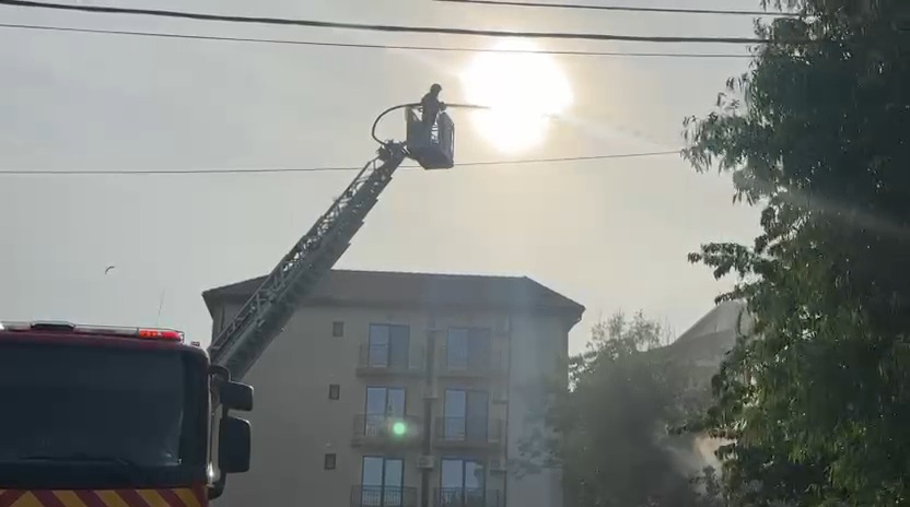 stiri constanta azi incendiu la costinesti pompierii au intervenit cu trei autospeciale si o autoscara stiri constanta azi incendiu la costinesti pompierii au intervenit cu trei autospeciale si o autoscara