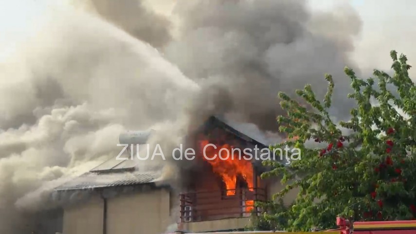 stiri constanta azi incendiu la costinesti pompierii au intervenit cu trei autospeciale si o autoscara stiri constanta azi incendiu la costinesti pompierii au intervenit cu trei autospeciale si o autoscara