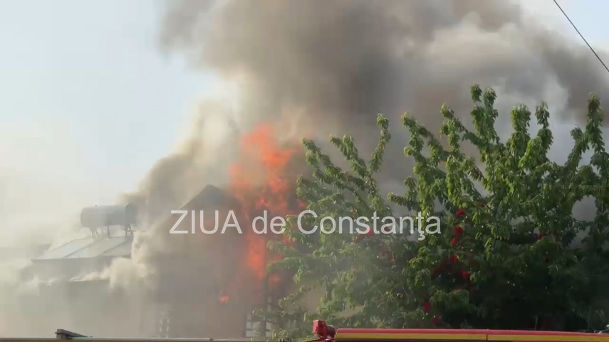 stiri constanta azi incendiu la costinesti pompierii au intervenit cu trei autospeciale si o autoscara stiri constanta azi incendiu la costinesti pompierii au intervenit cu trei autospeciale si o autoscara