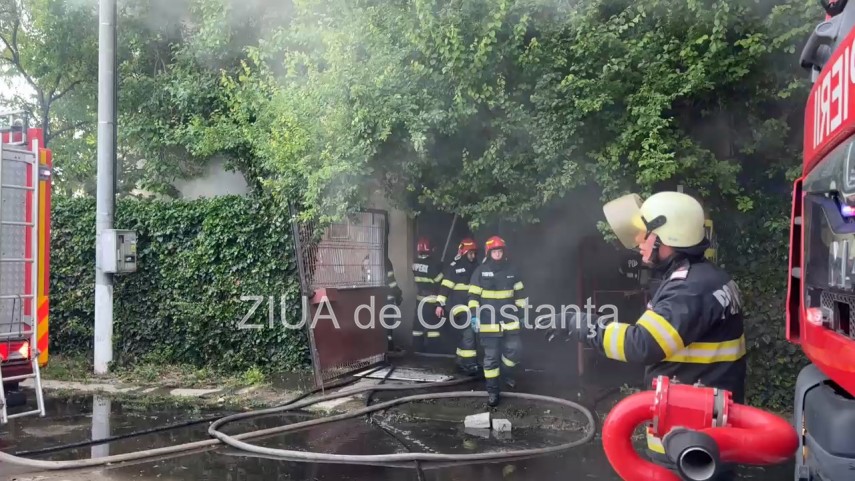 stiri constanta azi incendiu la costinesti pompierii au intervenit cu trei autospeciale si o autoscara stiri constanta azi incendiu la costinesti pompierii au intervenit cu trei autospeciale si o autoscara