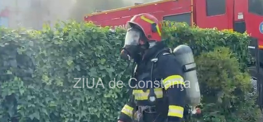 stiri constanta azi incendiu la costinesti pompierii au intervenit cu trei autospeciale si o autoscara stiri constanta azi incendiu la costinesti pompierii au intervenit cu trei autospeciale si o autoscara