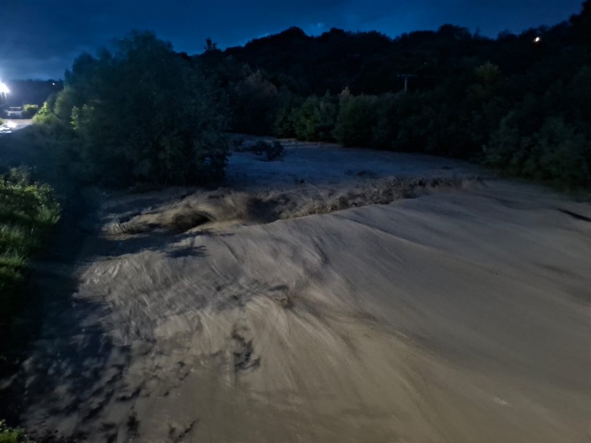 foto video evacuari controlate la acumularea maneciu pentru reducerea riscului de inundatii 941270 foto video evacuari controlate la acumularea maneciu pentru reducerea riscului de inundatii 941270