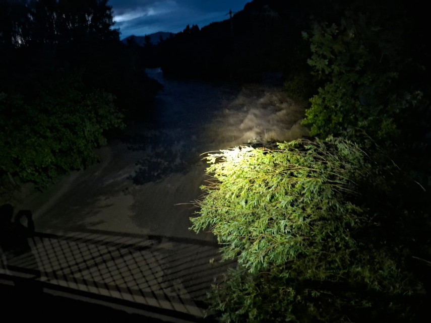 foto video evacuari controlate la acumularea maneciu pentru reducerea riscului de inundatii 941270 foto video evacuari controlate la acumularea maneciu pentru reducerea riscului de inundatii 941270