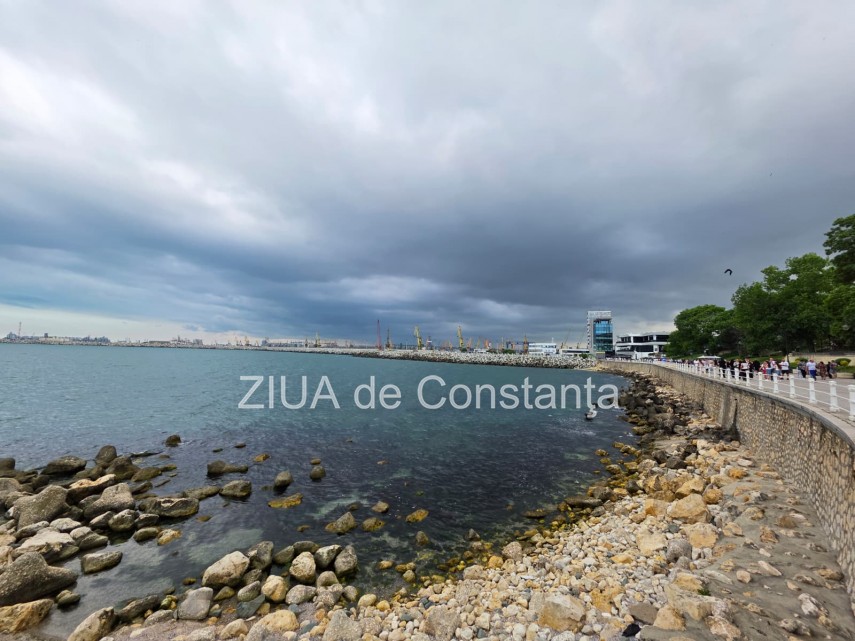 foto video fororeportaj faleza cazinoului din constanta aglomerata in ciuda avertizarii cod galben de foto video fororeportaj faleza cazinoului din constanta aglomerata in ciuda avertizarii cod galben de