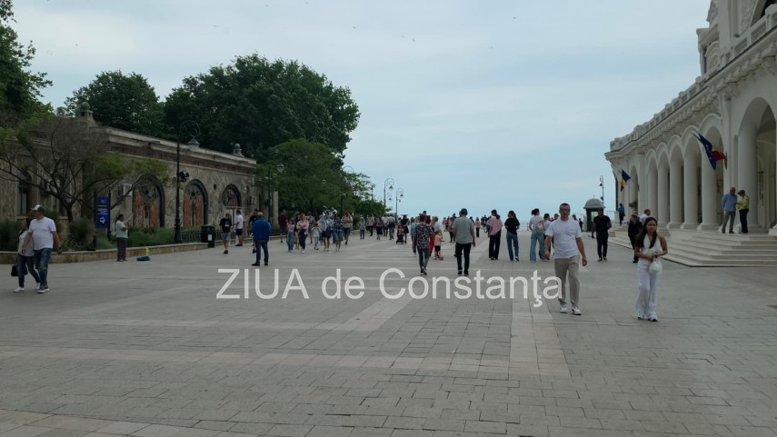 foto video fororeportaj faleza cazinoului din constanta aglomerata in ciuda avertizarii cod galben de foto video fororeportaj faleza cazinoului din constanta aglomerata in ciuda avertizarii cod galben de
