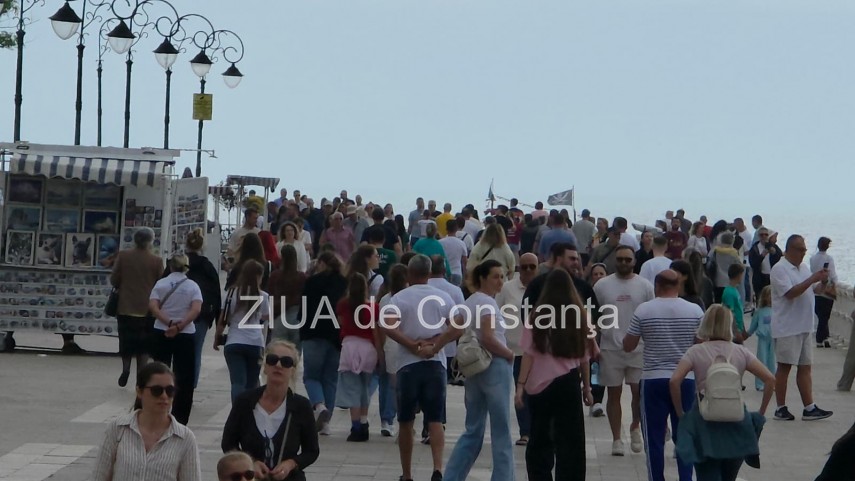 foto video fororeportaj faleza cazinoului din constanta aglomerata in ciuda avertizarii cod galben de foto video fororeportaj faleza cazinoului din constanta aglomerata in ciuda avertizarii cod galben de