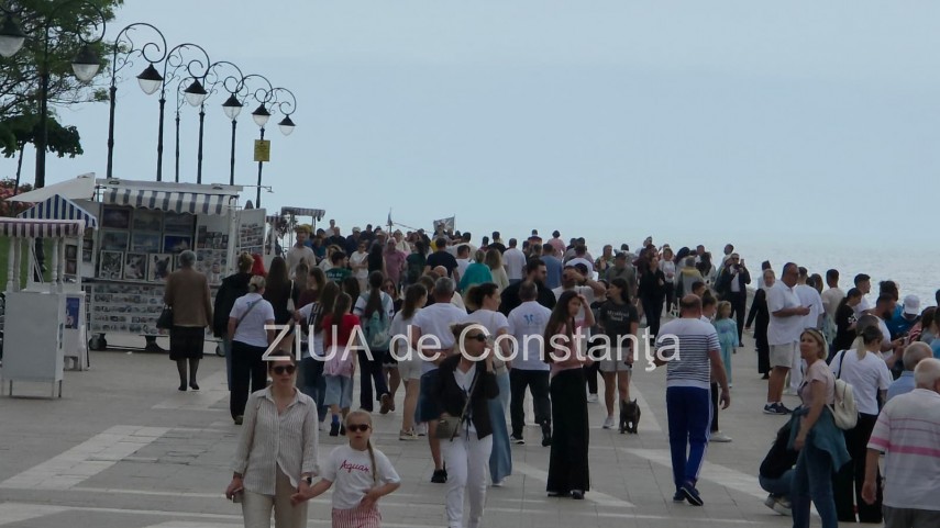 foto video fororeportaj faleza cazinoului din constanta aglomerata in ciuda avertizarii cod galben de foto video fororeportaj faleza cazinoului din constanta aglomerata in ciuda avertizarii cod galben de