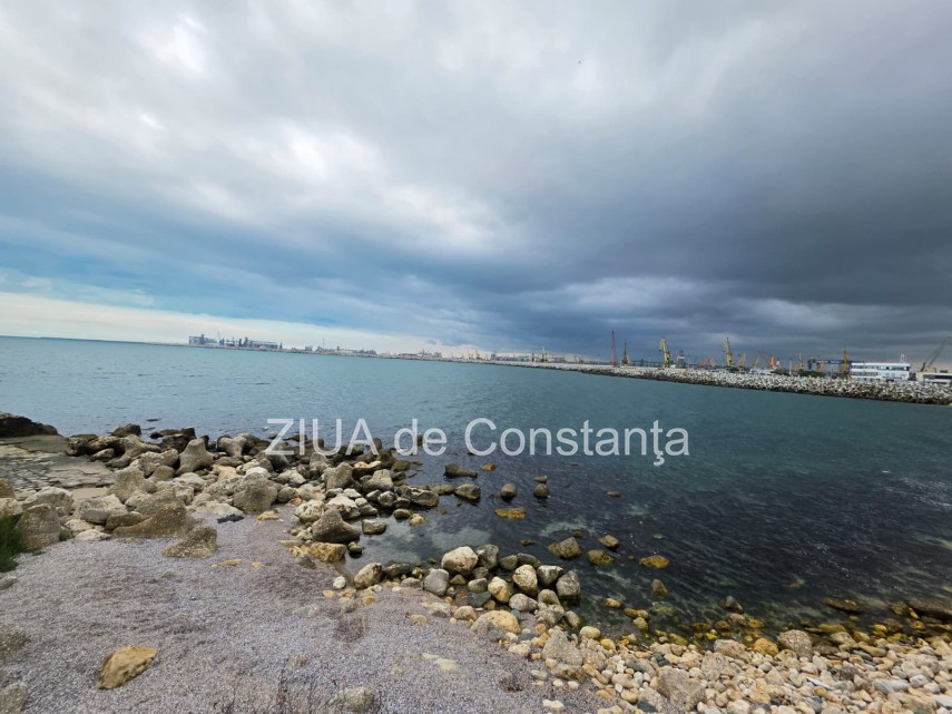 foto video fororeportaj faleza cazinoului din constanta aglomerata in ciuda avertizarii cod galben de foto video fororeportaj faleza cazinoului din constanta aglomerata in ciuda avertizarii cod galben de