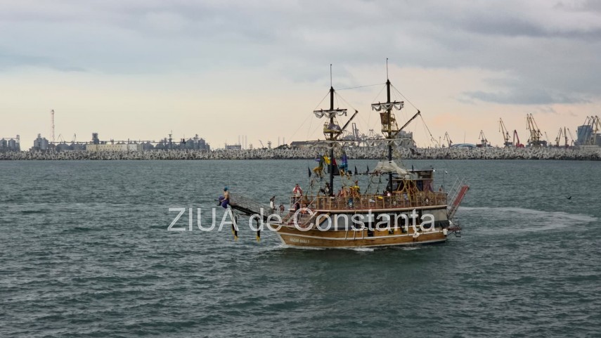 foto video fororeportaj faleza cazinoului din constanta aglomerata in ciuda avertizarii cod galben de foto video fororeportaj faleza cazinoului din constanta aglomerata in ciuda avertizarii cod galben de