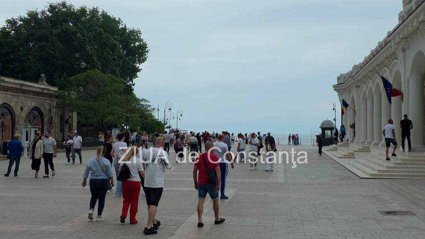 foto video fororeportaj faleza cazinoului din constanta aglomerata in ciuda avertizarii cod galben de foto video fororeportaj faleza cazinoului din constanta aglomerata in ciuda avertizarii cod galben de