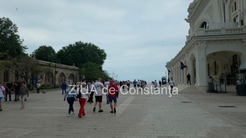 foto video fororeportaj faleza cazinoului din constanta aglomerata in ciuda avertizarii cod galben de foto video fororeportaj faleza cazinoului din constanta aglomerata in ciuda avertizarii cod galben de