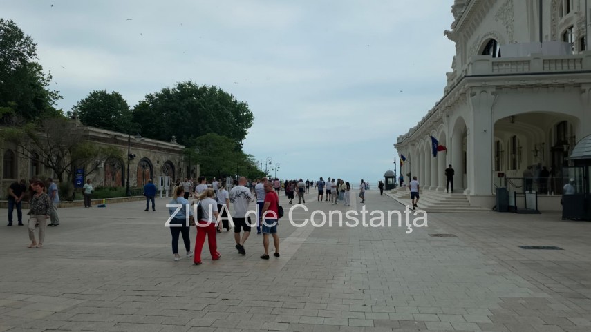 foto video fororeportaj faleza cazinoului din constanta aglomerata in ciuda avertizarii cod galben de foto video fororeportaj faleza cazinoului din constanta aglomerata in ciuda avertizarii cod galben de