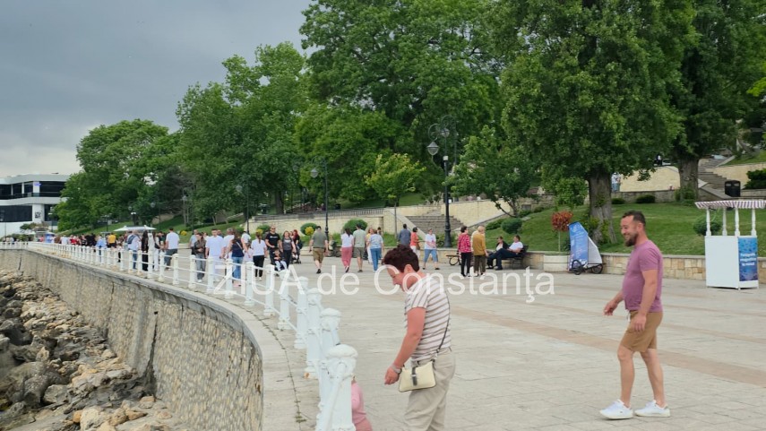 foto video fororeportaj faleza cazinoului din constanta aglomerata in ciuda avertizarii cod galben de foto video fororeportaj faleza cazinoului din constanta aglomerata in ciuda avertizarii cod galben de