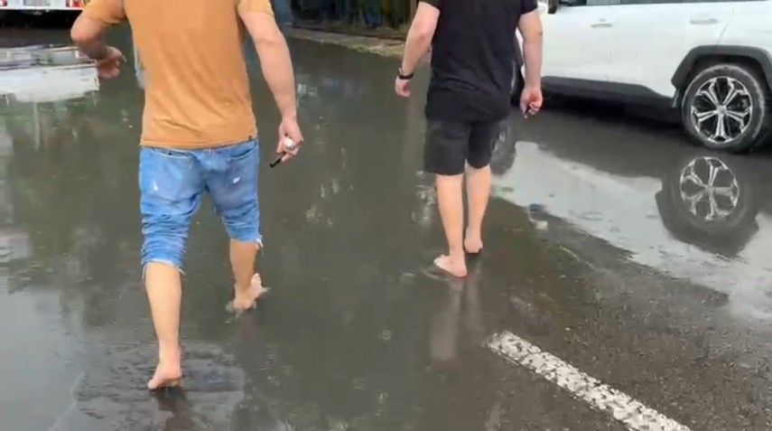 foto video constanta sub ape strazi inundate oameni blocati si dificultati majore de deplasare in oras foto video constanta sub ape strazi inundate oameni blocati si dificultati majore de deplasare in oras