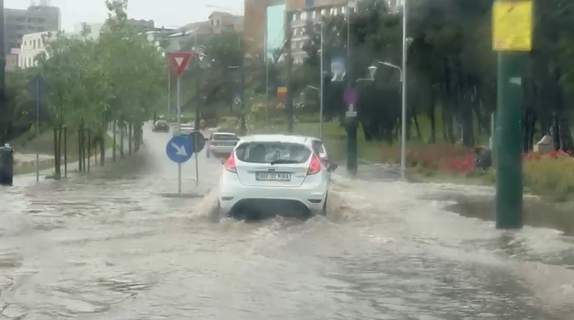 foto video ploaia torentiala a inundat mai multe zone din constanta municipiul sub cod portocaliu de foto video ploaia torentiala a inundat mai multe zone din constanta municipiul sub cod portocaliu de