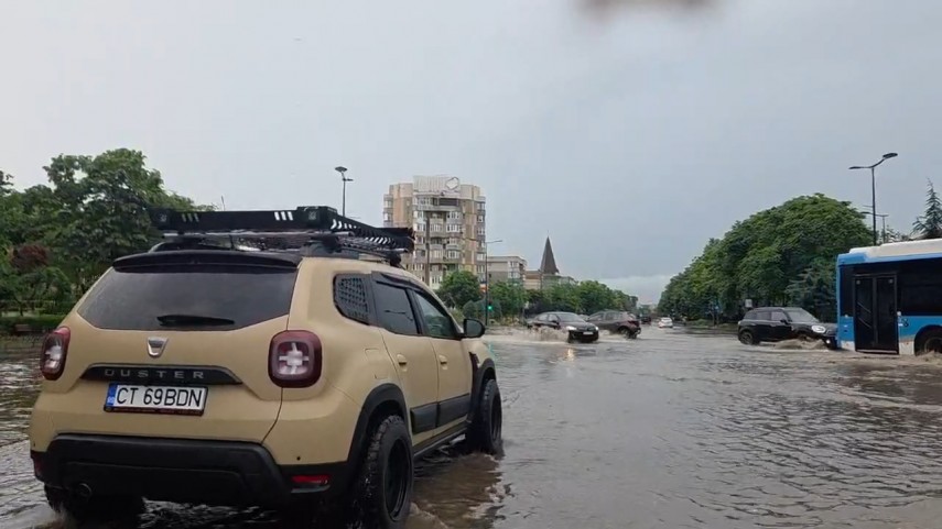 foto video ploaia torentiala a inundat mai multe zone din constanta municipiul sub cod portocaliu de foto video ploaia torentiala a inundat mai multe zone din constanta municipiul sub cod portocaliu de