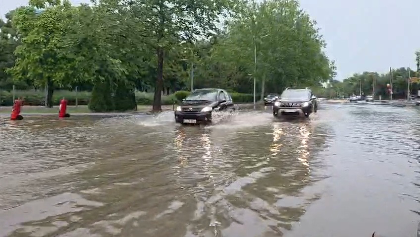 foto video ploaia torentiala a inundat mai multe zone din constanta municipiul sub cod portocaliu de foto video ploaia torentiala a inundat mai multe zone din constanta municipiul sub cod portocaliu de