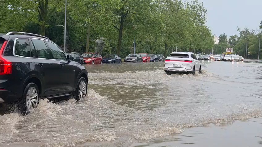 foto video ploaia torentiala a inundat mai multe zone din constanta municipiul sub cod portocaliu de foto video ploaia torentiala a inundat mai multe zone din constanta municipiul sub cod portocaliu de