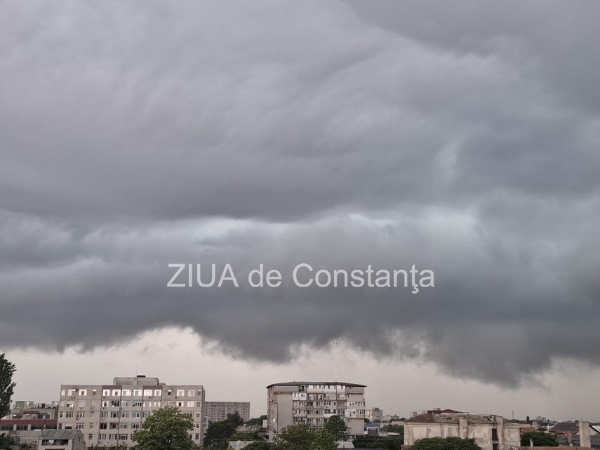 foto video cer spectaculos de furtuna deasupra constantei in timpul fenomenelor meteo severe 941313 foto video cer spectaculos de furtuna deasupra constantei in timpul fenomenelor meteo severe 941313