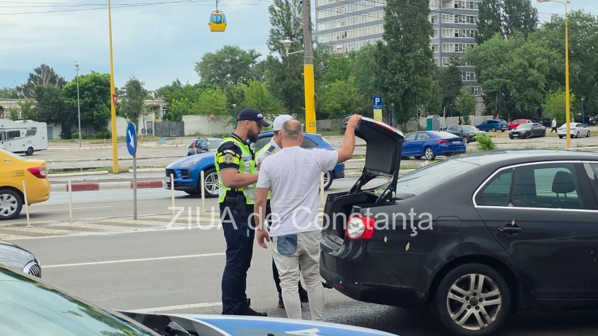 foto video razie de proportii a politistilor la intrarea in mamaia filtre masive in zona aqua magic chiar foto video razie de proportii a politistilor la intrarea in mamaia filtre masive in zona aqua magic chiar