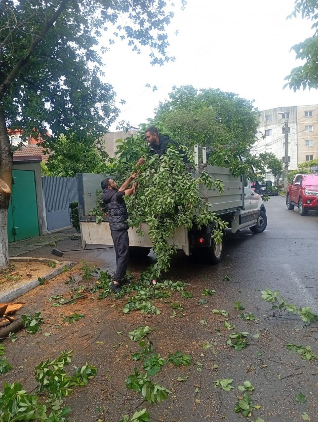 foto bilantul potopului in constanta echipele raja si ale primariei au intervenit in zeci de intersectii foto bilantul potopului in constanta echipele raja si ale primariei au intervenit in zeci de intersectii
