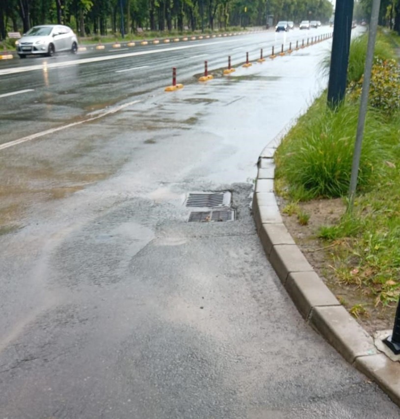 foto bilantul potopului in constanta echipele raja si ale primariei au intervenit in zeci de intersectii foto bilantul potopului in constanta echipele raja si ale primariei au intervenit in zeci de intersectii