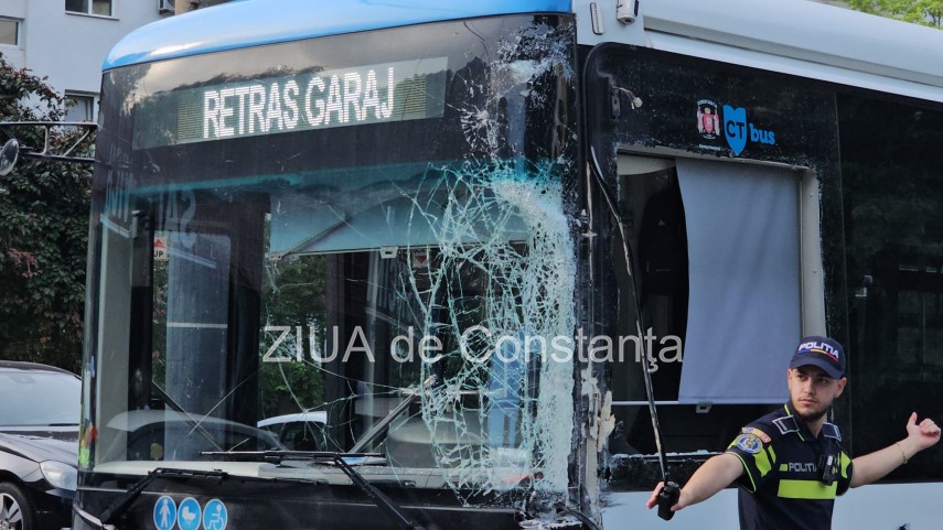foto haos in trafic la constanta un tir cu numere de ucraina a lovit mai multe masini 941496 foto haos in trafic la constanta un tir cu numere de ucraina a lovit mai multe masini 941496