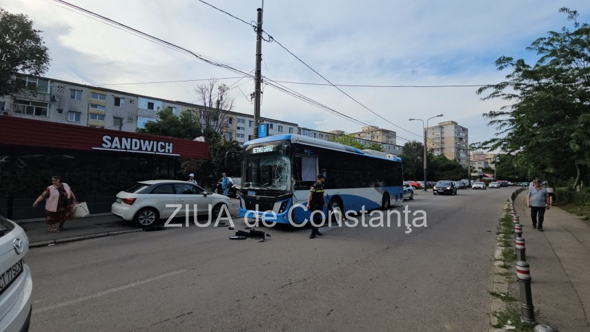 foto video constanta soferul de tir cu numere de bihor a avariat si un autobuz de persoane 941499 foto video constanta soferul de tir cu numere de bihor a avariat si un autobuz de persoane 941499