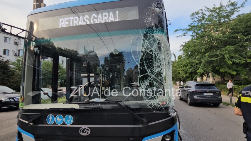 foto video constanta soferul de tir cu numere de bihor a avariat si un autobuz de persoane 941499 foto video constanta soferul de tir cu numere de bihor a avariat si un autobuz de persoane 941499
