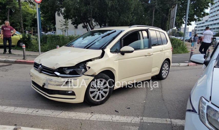 foto haos in trafic la constanta un tir cu numere de ucraina a lovit mai multe masini 941496 foto haos in trafic la constanta un tir cu numere de ucraina a lovit mai multe masini 941496