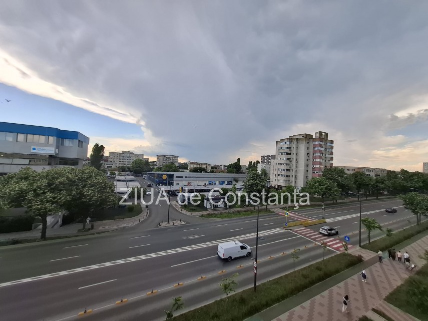 foto video furtunile se deplaseaza spre constanta unde vor fi caderi de grindina de mari dimensiuni descarcari foto video furtunile se deplaseaza spre constanta unde vor fi caderi de grindina de mari dimensiuni descarcari