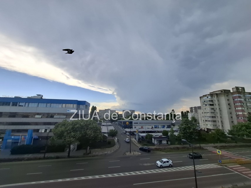 foto video furtunile se deplaseaza spre constanta unde vor fi caderi de grindina de mari dimensiuni descarcari foto video furtunile se deplaseaza spre constanta unde vor fi caderi de grindina de mari dimensiuni descarcari
