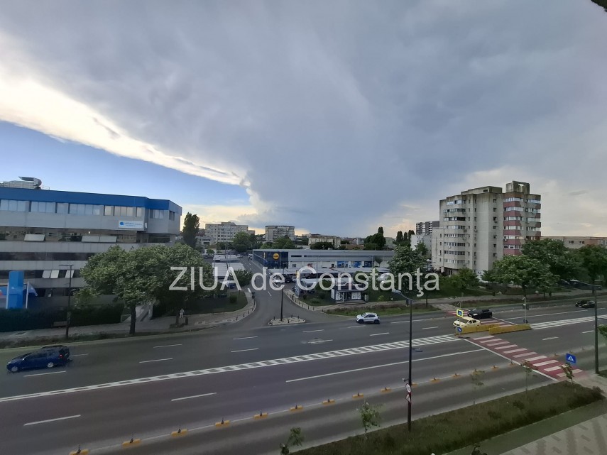 foto video furtunile se deplaseaza spre constanta unde vor fi caderi de grindina de mari dimensiuni descarcari foto video furtunile se deplaseaza spre constanta unde vor fi caderi de grindina de mari dimensiuni descarcari