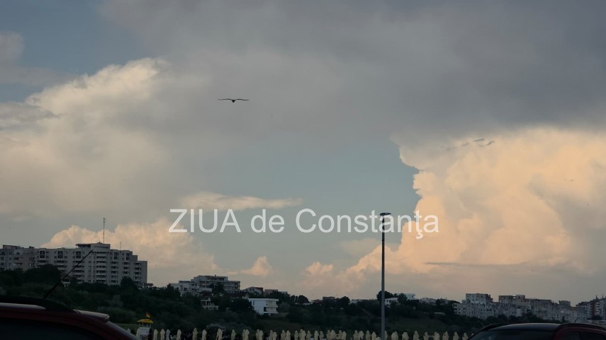 foto video furtunile se deplaseaza spre constanta unde vor fi caderi de grindina de mari dimensiuni descarcari foto video furtunile se deplaseaza spre constanta unde vor fi caderi de grindina de mari dimensiuni descarcari