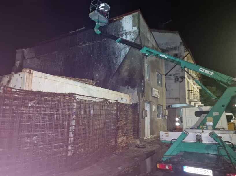 tulcea incendiu la sulina pompierii intervin de urgenta dupa ce o anexa a luat foc in apropierea unei tulcea incendiu la sulina pompierii intervin de urgenta dupa ce o anexa a luat foc in apropierea unei
