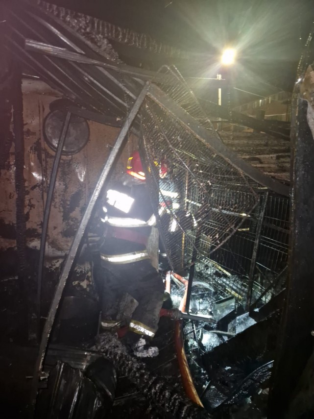 tulcea incendiu la sulina pompierii intervin de urgenta dupa ce o anexa a luat foc in apropierea unei tulcea incendiu la sulina pompierii intervin de urgenta dupa ce o anexa a luat foc in apropierea unei